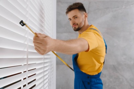 Guide pratique pour réussir la pose de menuiserie dans votre habitation
